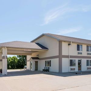 Super 8 By Wyndham Beloit Hotel Exterior photo