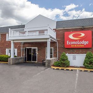 Econo Lodge Inn & Suites Airport Уиндзор Локс Exterior photo