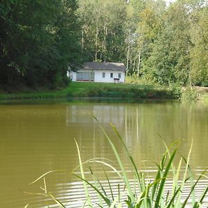 Deux Etangs Poissonneux Au Milieu Des Bois Avec Gite Moderne, La Halte Des Deux Lacs Rosée Exterior photo