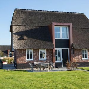 Beautiful Villa With Jacuzzi On The Tjeukemeer Delfstrahuizen Exterior photo