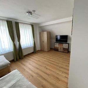 Private Zimmer Hoap Apartment Леобен Exterior photo