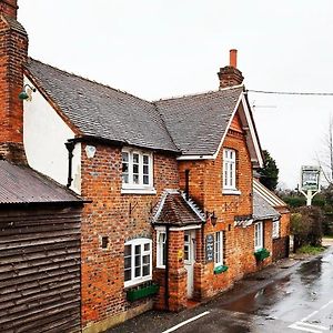 The Six Bells Hotel Нюбъри Exterior photo