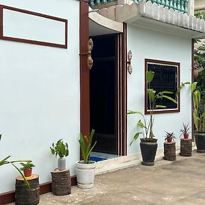 Lotus Blanc Homestay Батамбанг Exterior photo