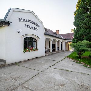 Szobi Malomkert Fogado Bed & Breakfast Exterior photo