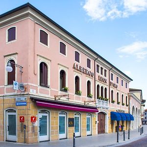 Albergo Leon D'Oro Маниаго Exterior photo