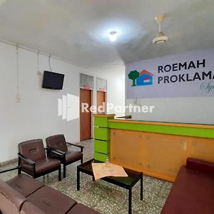 Roemah Proklamasi Syariah Mitra Reddoorz Hotel Паданг Exterior photo