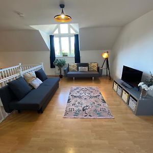 Modern Spacious Flat In Ipswich - Sleeps 6 - Parking Apartment Freston Exterior photo