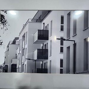 Chambre Privee Dans Un Appartement A 37 Min De Champs Elysees Сартрувил Exterior photo