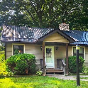 Custom-Built Lakefront Cottage With Spacious Yard! Hartstown Exterior photo