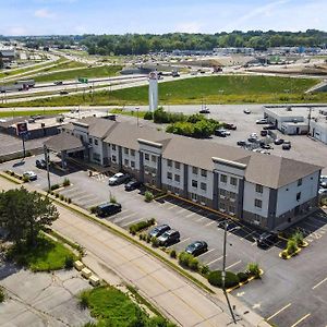 Comfort Inn & Suites St Louis-Хейзълуд Exterior photo