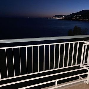 Cliffside Apartment With Stunning Riviera Views Вентимиля Exterior photo