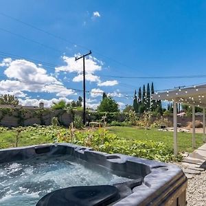 Beautiful 4 Bd Mini-Farm Home In Simi With Hot Tub, One Full Bath And One Half Bath Сими Вали Exterior photo