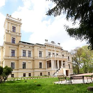 Palac Biedrusko Hotel Познан Exterior photo