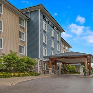 Days Inn & Suites By Wyndham Линдзи Exterior photo