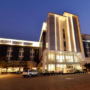 Yasmin Hotel Karawaci Тангеранг Exterior photo