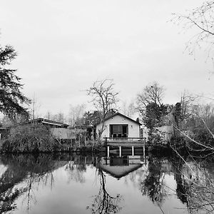 Rustig Gelegen Chalet Kapeki Met Tuin Aan Het Water Villa Гел Exterior photo