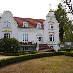 Jagdschloesschen Schwartow Hotel Бойценбург Exterior photo