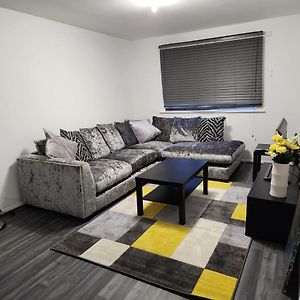 1 Bedroom Service Apartment With Netflix Уест Търок Exterior photo