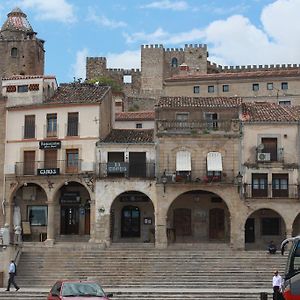 Alojamientos Plaza Mayor Трухильо Exterior photo