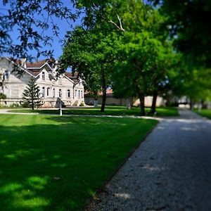 Chateau Maucaillou Bed & Breakfast Moulis-en-Médoc Exterior photo