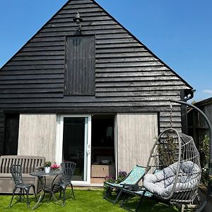 Quirky 1 Bedroom Barn On The River In Аръндел Exterior photo