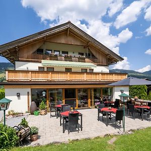 Haus Tirol Hotel Бриксен-им-Тале Exterior photo