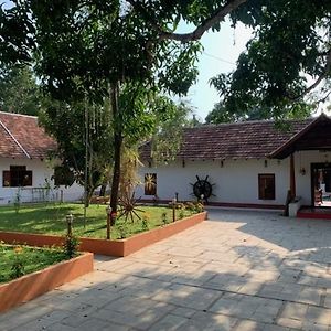 Abaamtharavadu Hotel Māla Exterior photo