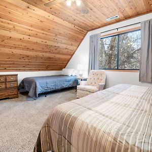 5 Kern'S Kabin - Charming Two-Story Cabin Within Walking Distance To Bear Mountain! Villa Биг Беър Лейк Exterior photo