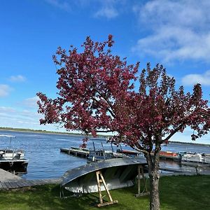 Snug Harbour Cottage And Marina Кауарта Лейкс Exterior photo