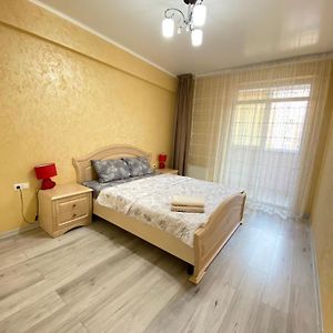 Two Bedroom Large Apartment In Кишинев Exterior photo