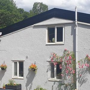 Quiet, Countryside - Abergavenny, Up To 4 Guests, 2 Bedrooms Exterior photo