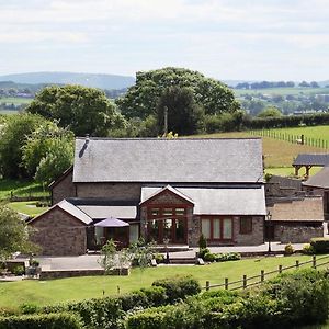 Great Park Barn Bed & Breakfast Абъргавени Exterior photo