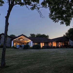 Kingsley Lake View & Paddocks - A Group Retreat With Hot Tub, Sports Bars & Spectacular Lake Views In The Mendip Hills Aonb Villa Chew Stoke Exterior photo