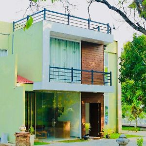 Shanthi Villa Resort Анурадхапура Exterior photo