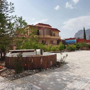Flh Fakhra Villa Таномах Exterior photo