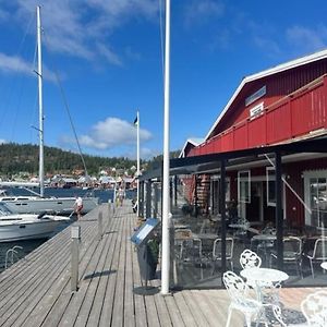 Ulvoe Hamnkrog Hotel Ulvöhamn Exterior photo