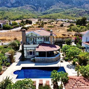 4 Bedroom Deluxe Villa With Mountain And Sea View Кирения Exterior photo