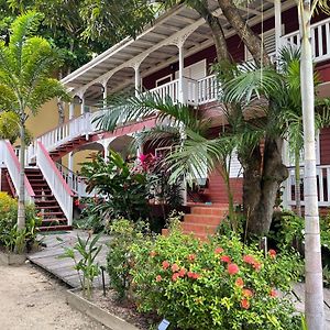 Alux House Hotel Placencia Exterior photo