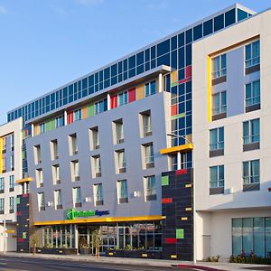 Holiday Inn Express North Hollywood - Burbank Area, An Ihg Hotel Лос Анджелис Exterior photo