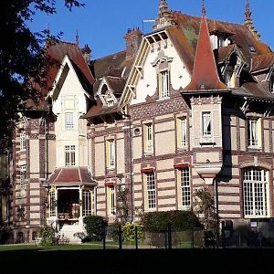 Chateau Hotel De La Rapee Rest. La Pommeraie Сержи Exterior photo