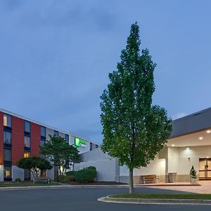 Holiday Inn Express Уилкесбъро Exterior photo