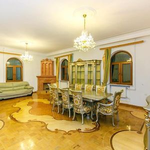 Cozy Villa With Huge Swimming Pools Баку Exterior photo