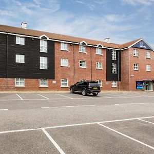 Travelodge Stansted Грейт Дънмоу Exterior photo