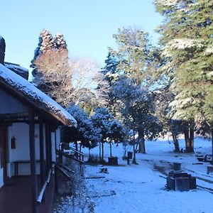 Drakensberg White Mountain Backpackers Hotel Есткорт Exterior photo