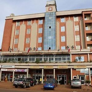 Mbouoh Star Palace Hotel Tchang Exterior photo