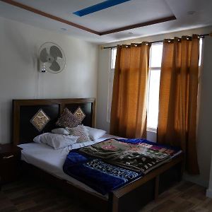 Skardu Eat And Stay Exterior photo