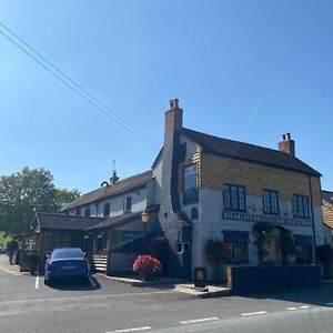 The Flyford Hotel Устър Exterior photo