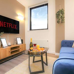 Luxury Apartment - Close To City Centre - Free Parking, Fast Wifi, Smarttv With Sky And Netflix By Yoko Property Милтън Кейнс Exterior photo
