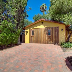 Sleek Woodland Hills Retreat With Shared Pool And Yard Apartment Лос Анджелис Exterior photo