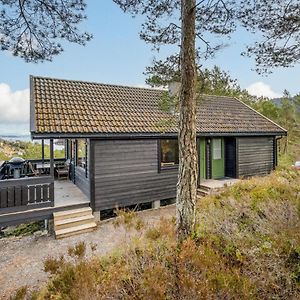 Amazing Home In Valevg With Kitchen Valevåg Exterior photo